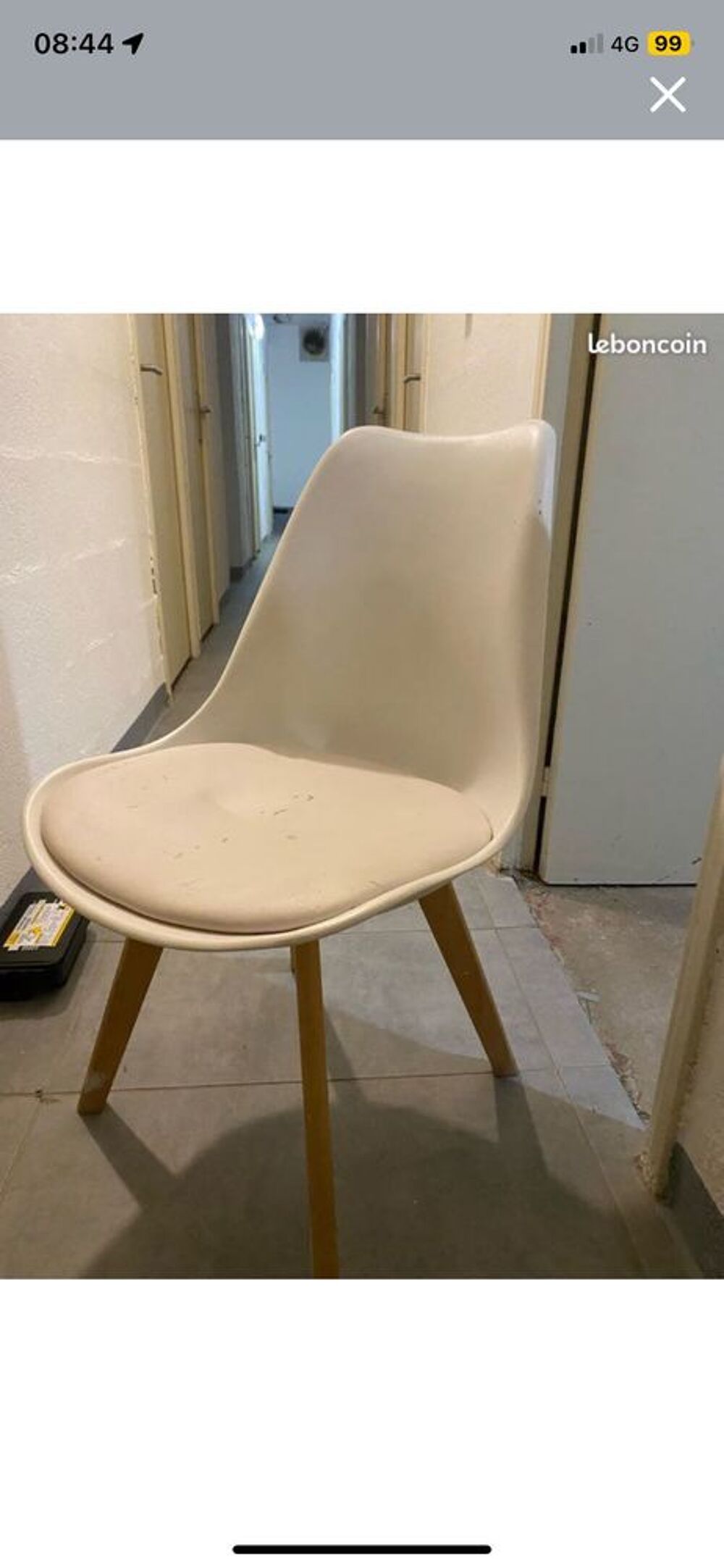 2 chaises blanches Meubles
