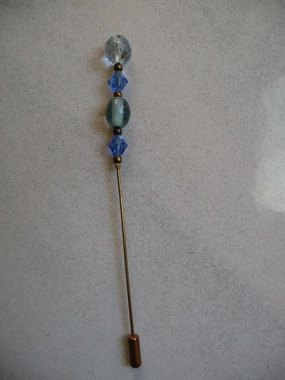 2 Fibules ou broches de couleur bleue en perles de verre Bijoux et montres