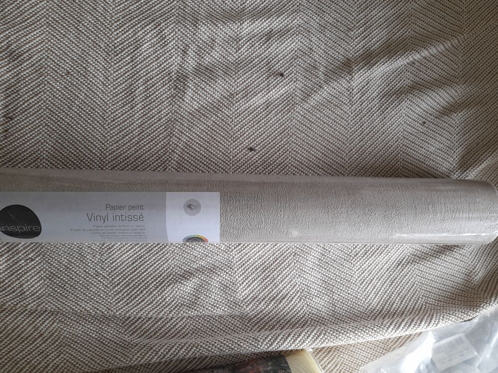 9 rouleaux de papier peint taupe uni
Décoration