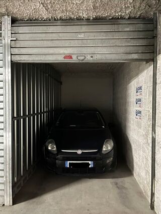  Parking / Garage à louer 11 m²