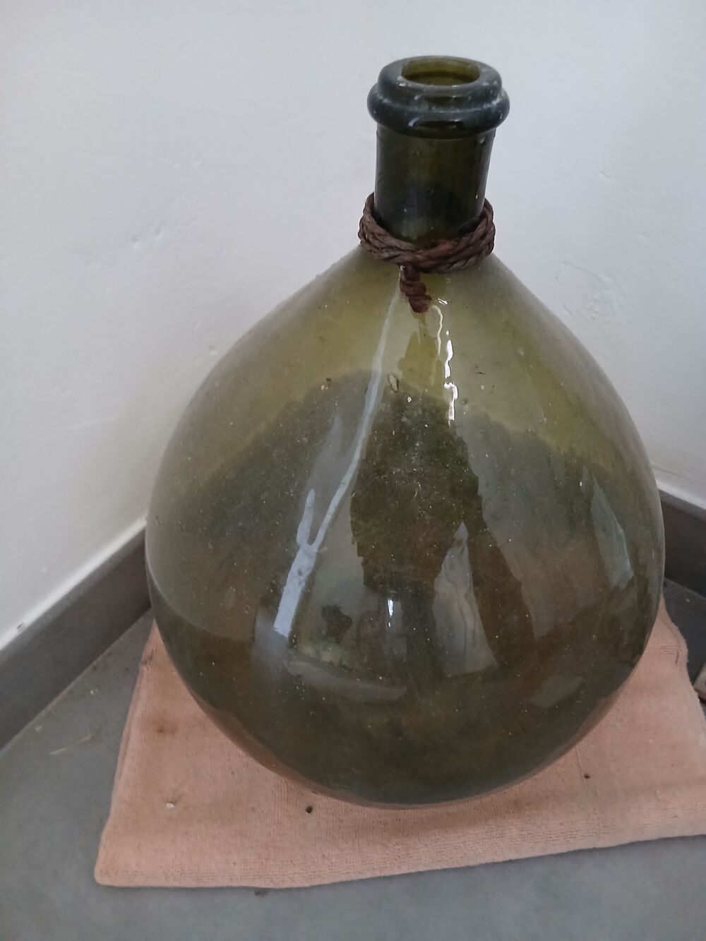 Bouteille d&eacute;corative sph&eacute;rique en verre vert Dcoration
