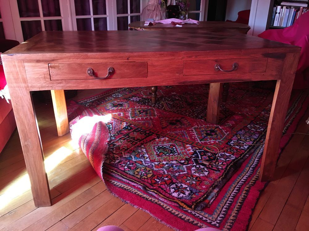 Table/bureau en bois. Meubles