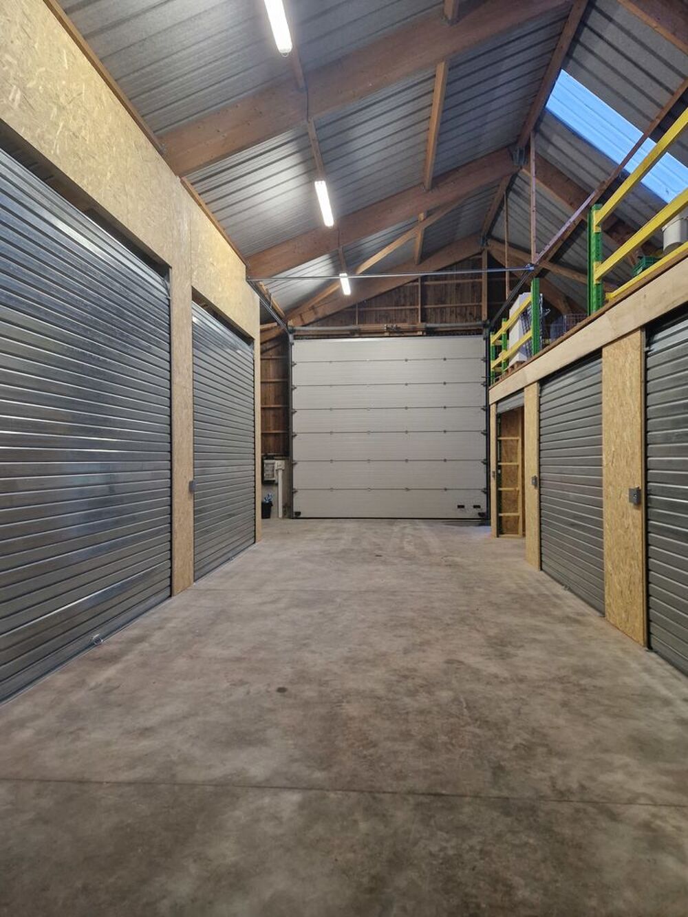 Location Remise/Grange LOCAL sécurisé 30 m2 accès poids lourd Montlouis 37270 Montlouis-sur-loire