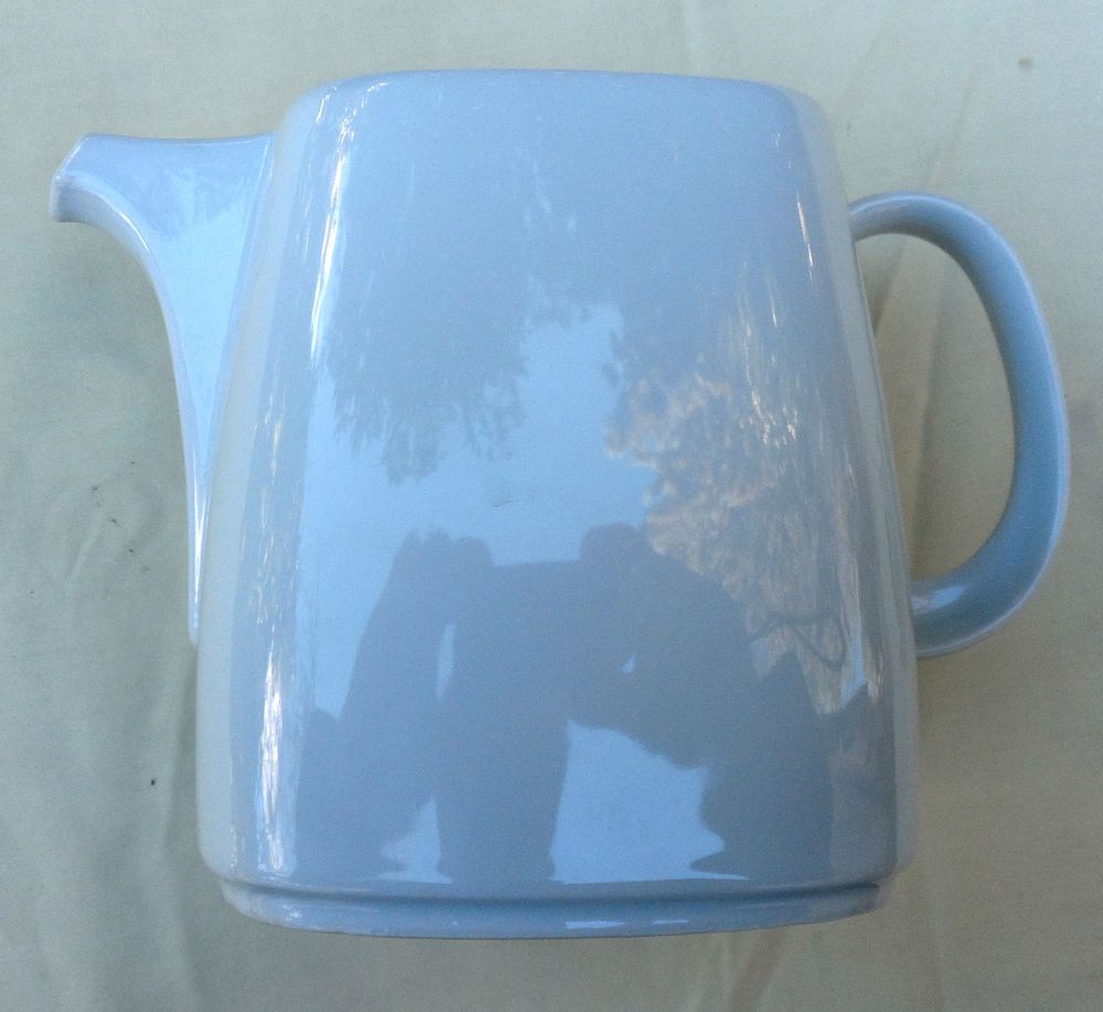 Cafeti&egrave;re neuve vintage blanche avec couvercle porcelaine Cuisine