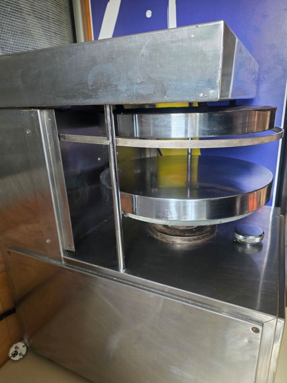Formeuse a p&acirc;te a pizza Chauffante Cuppone Professionnel Electroménager