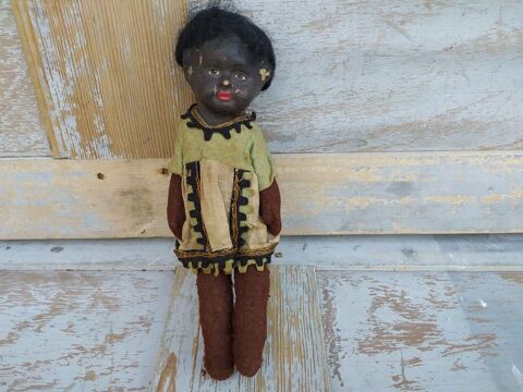 Ancienne Petite Poupe Noire Tissu et Carton Bouilli 
30 Loches (37)