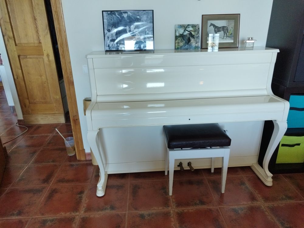 Piano droit weinbach fabrication petrof et banquette Instruments de musique