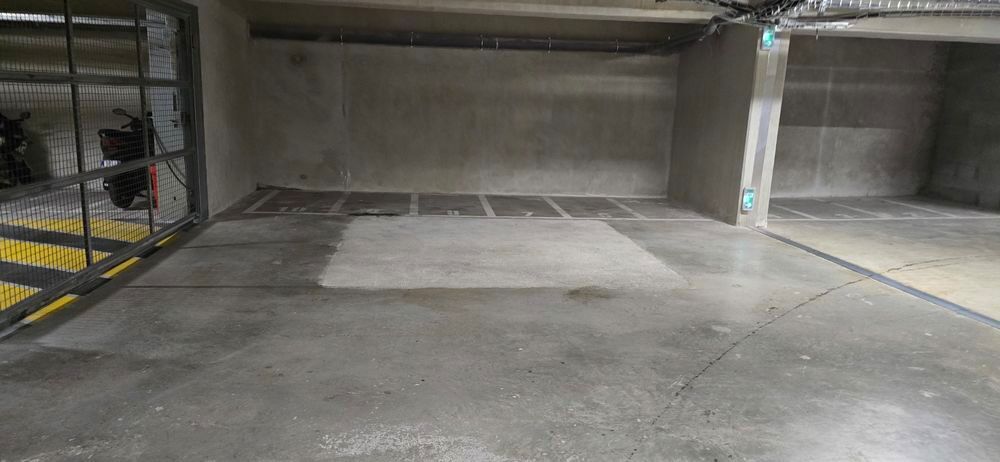Location Parking/Garage garage fermé dans résidence neuve Saint-laurent-du-var