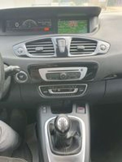 Grand Sc&eacute;nic III Grand Sc&eacute;nic dCi 130 Energy FAP eco2 Bose Edition 7 pl 2015 occasion 28000 Chartres