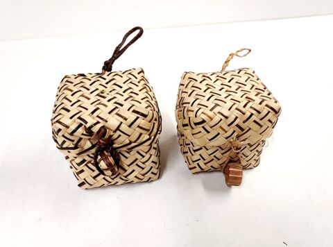 Lot de 2 petits paniers ( drages) 1 Montigny-aux-Amognes (58)