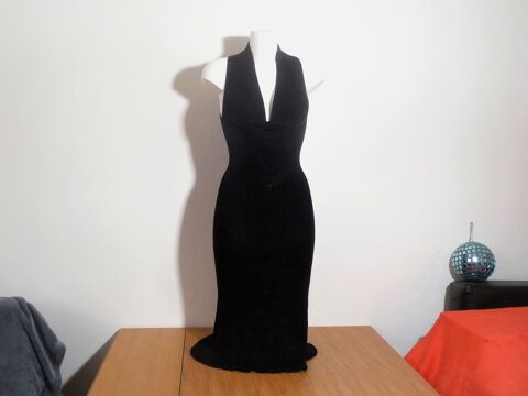 Robe Noir avec son Col B�nitier en 100% Coton- Stefanel 60 Paris 15 (75)