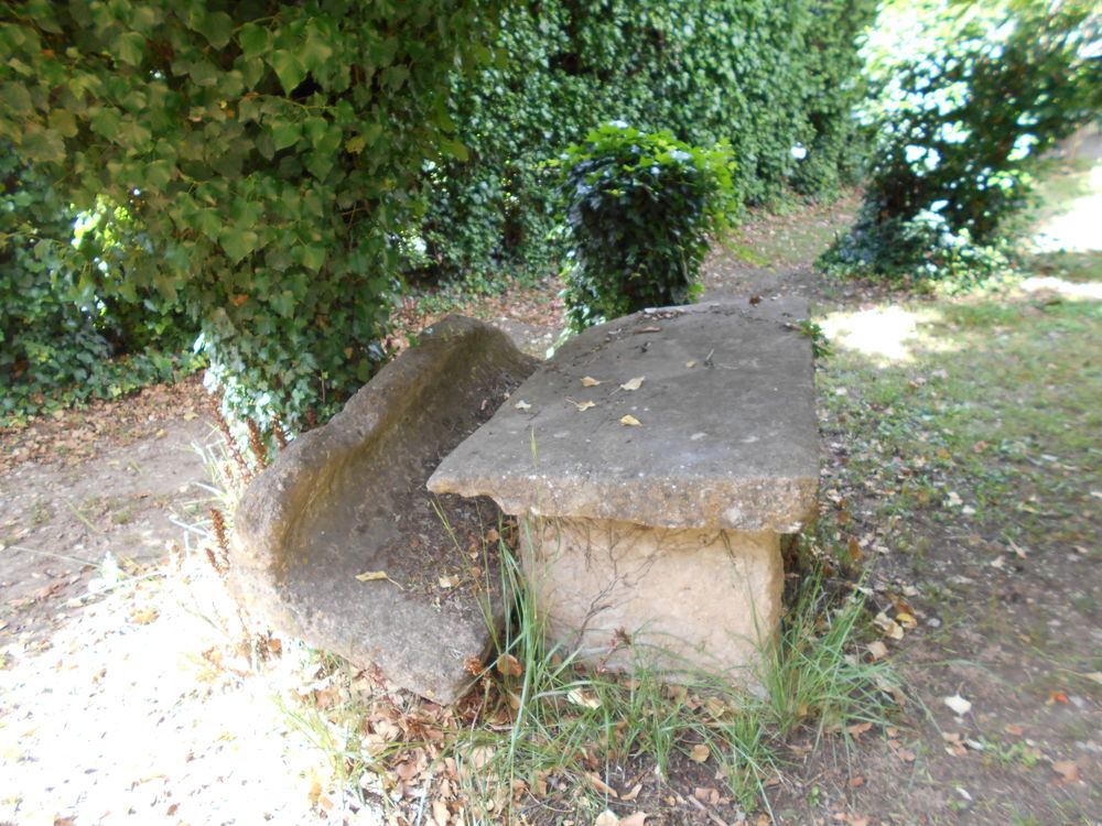 table et banc avec dossier en pierre Jardin