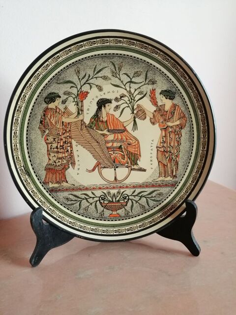 ASSIETTE GRECQUE ET SON SUPPORT 15 Monteux (84)