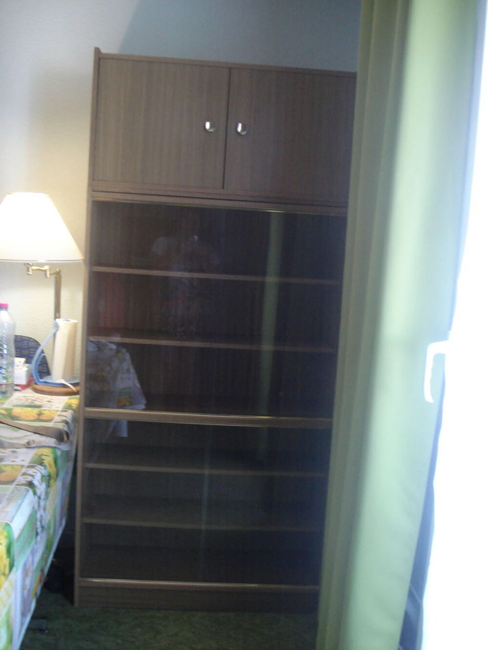 une biblioth&egrave;que s&eacute;par&eacute;e en deux sur la hauteur &agrave; 50€ Meubles