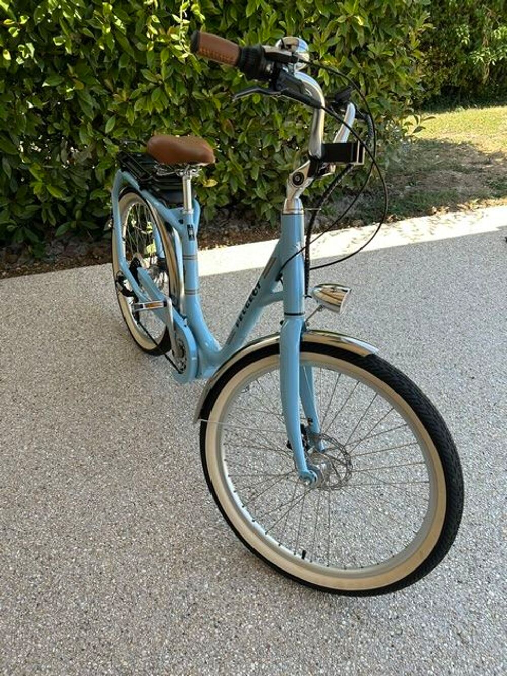 VELO DE VILLE ELECTRIQUE PEUGEOT eLC01e-LEGEND Vélos
