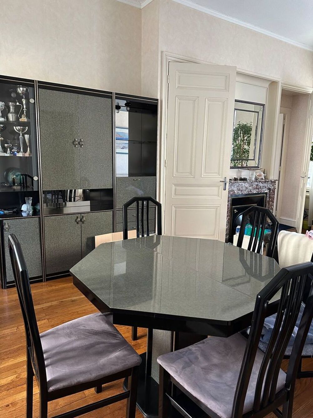 Meuble Vaisselier vitrine et table assortie Meubles
