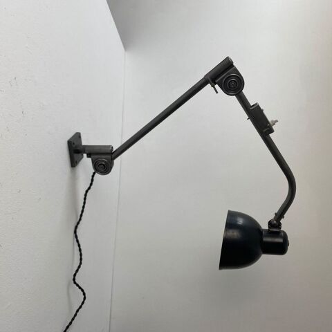 ANCIENNE LAMPE APPLIQUE D'ATELIER BAUHAUS HALA 122
260 Montreuil (93)