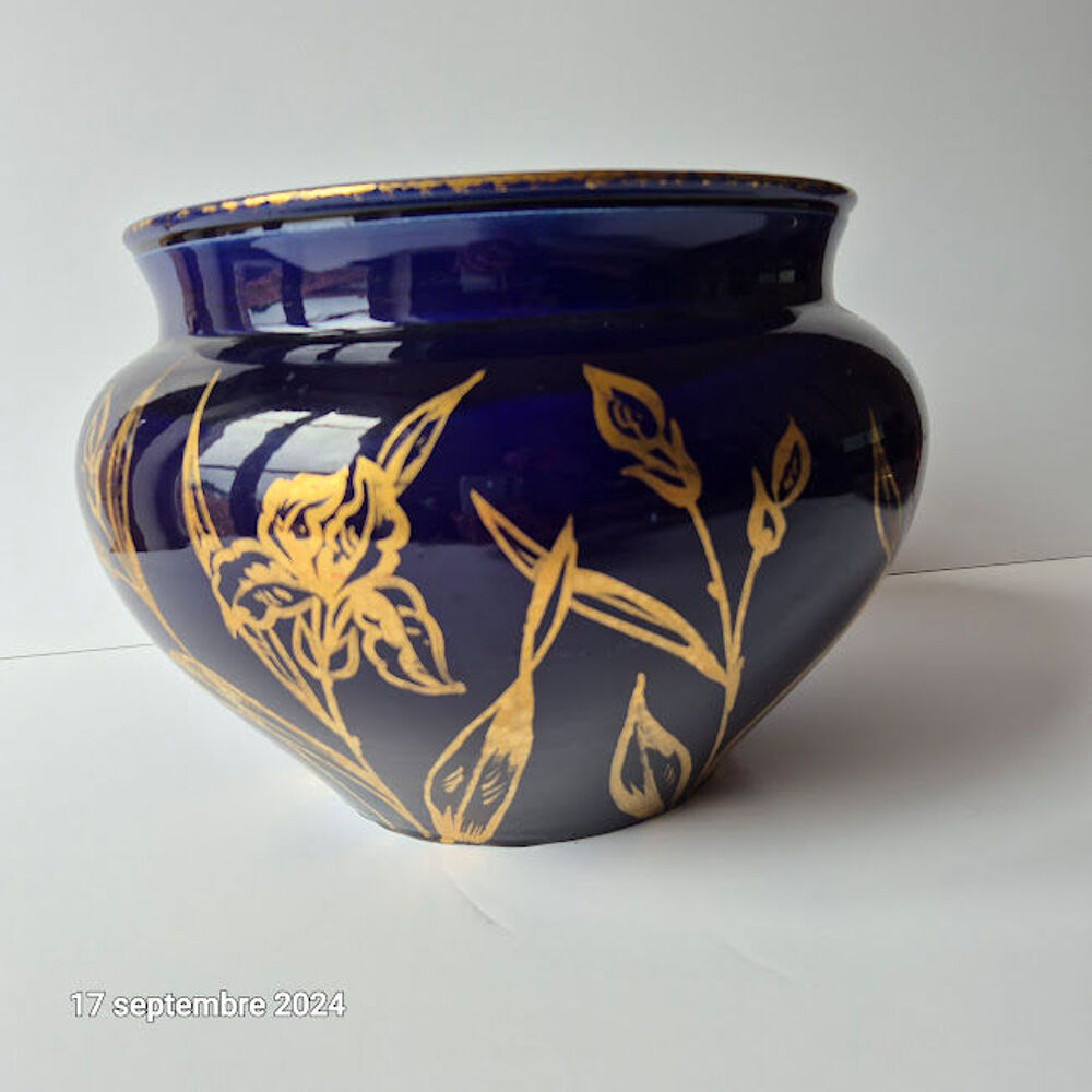 Grand cache pot ancien, Bleu de S&egrave;vres &eacute;maill&eacute; et dorures Décoration
