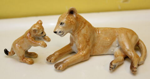 Lionne et lionceau miniatures KLIMA porcelaine peinte à la m 14 Issy-les-Moulineaux (92)