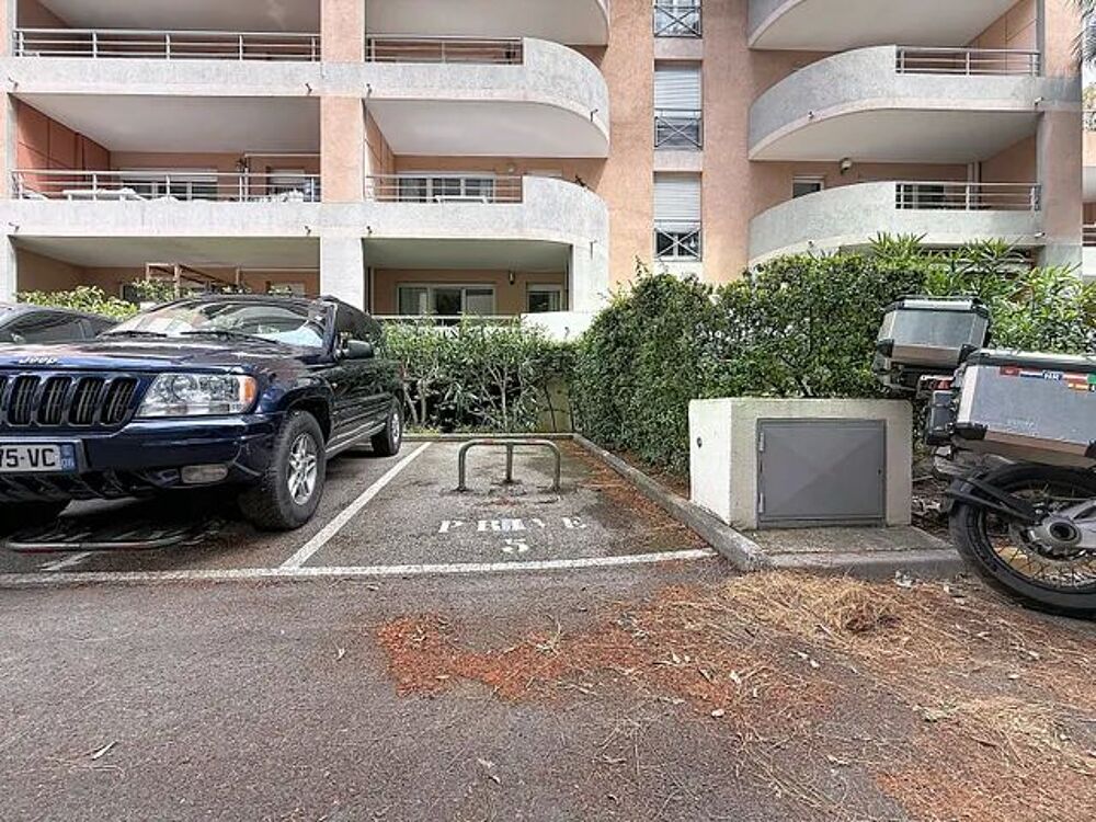 Vente Appartement CANNES-MONTFLEURY- LA PERLE DU MOMENT-hyper central et en baisse de prix - 38m2 avec terrasse  et emplacement de parking extérieur  numéroté et privé . Cannes
