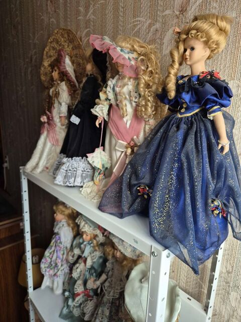 24 poupees de regions et pays 100 Plouguern�vel (22)