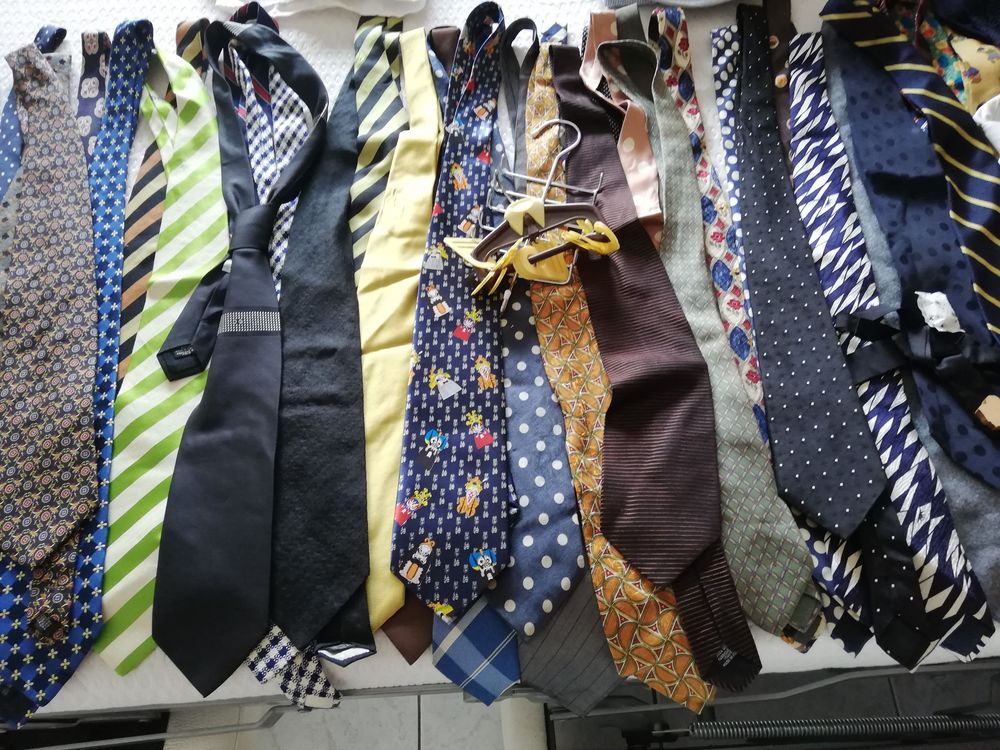 Lot cravates grandes marques Vtements