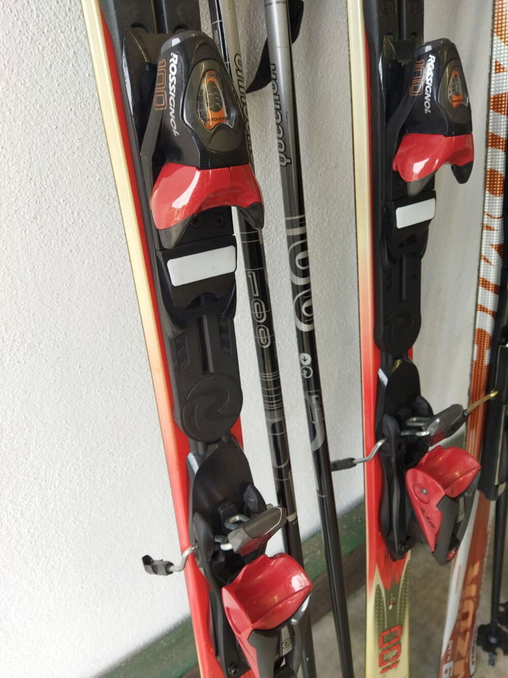 skis d 'occasion .excellent &eacute;tat Sports