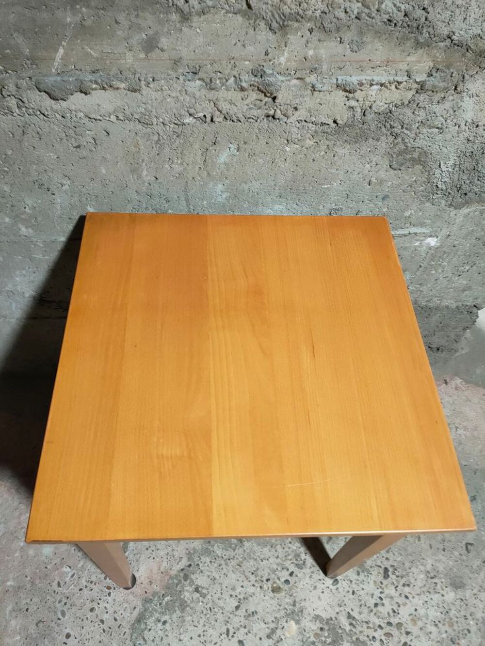 Table carr&eacute; en bois Meubles