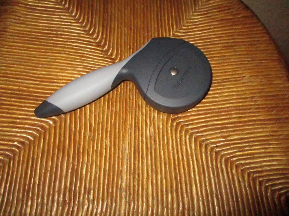 TUPPERWARE Coupe Pizza gris noir NEUF et autres Décoration