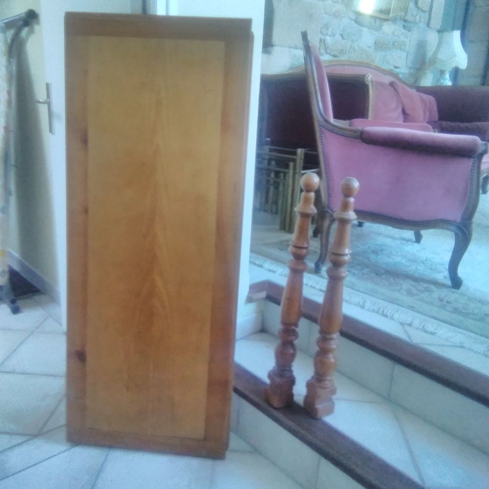 Table ronde diam&egrave;tre 130 cm - 2 pans pliables
Meubles