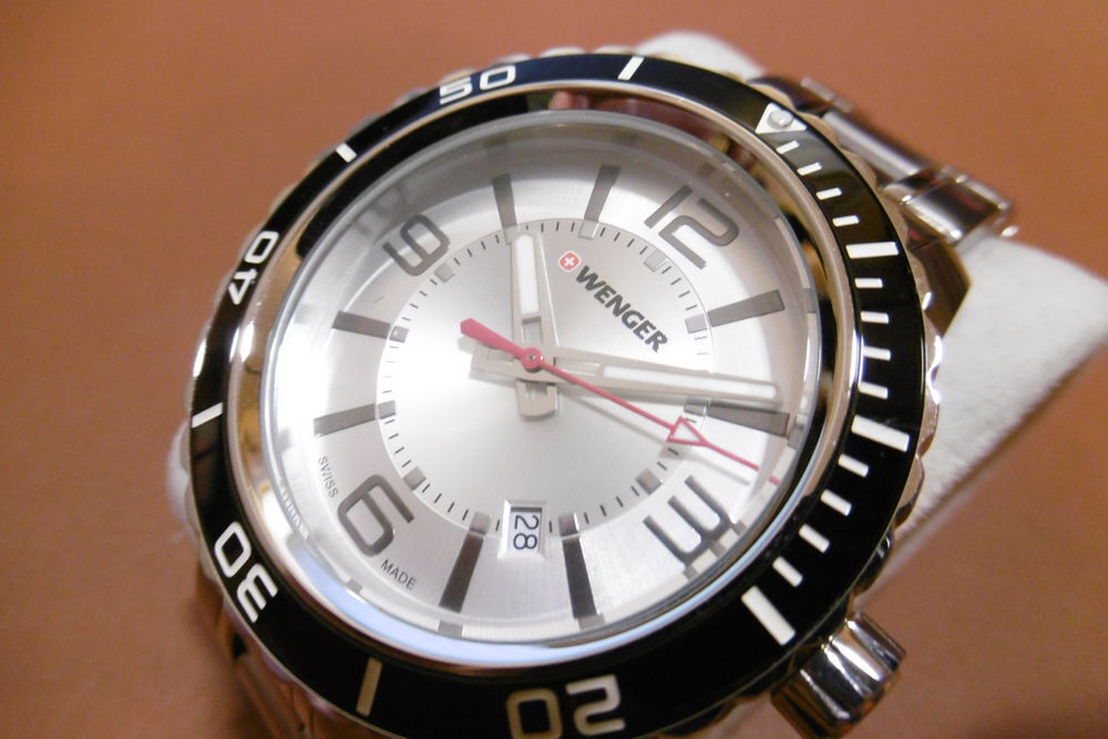 Montre Suisse Wenger NEUVE jamais port&eacute;e Bijoux et montres