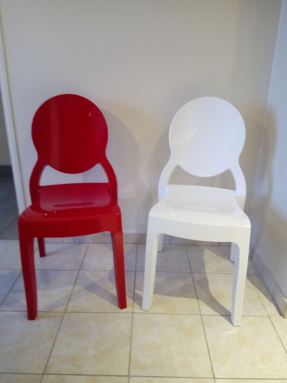 2 chaises &quot; Elizabeth &quot; empilables Meubles