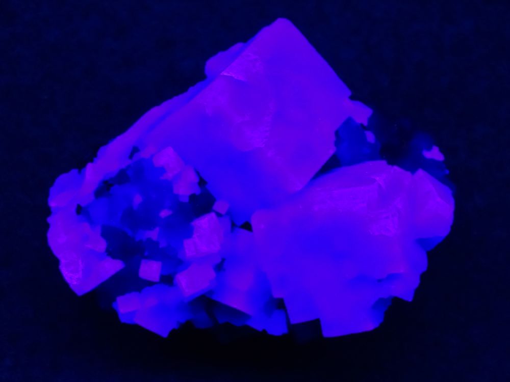 Fluorite verte/bleue vive fluorescence sous UV longs Mine Ro 