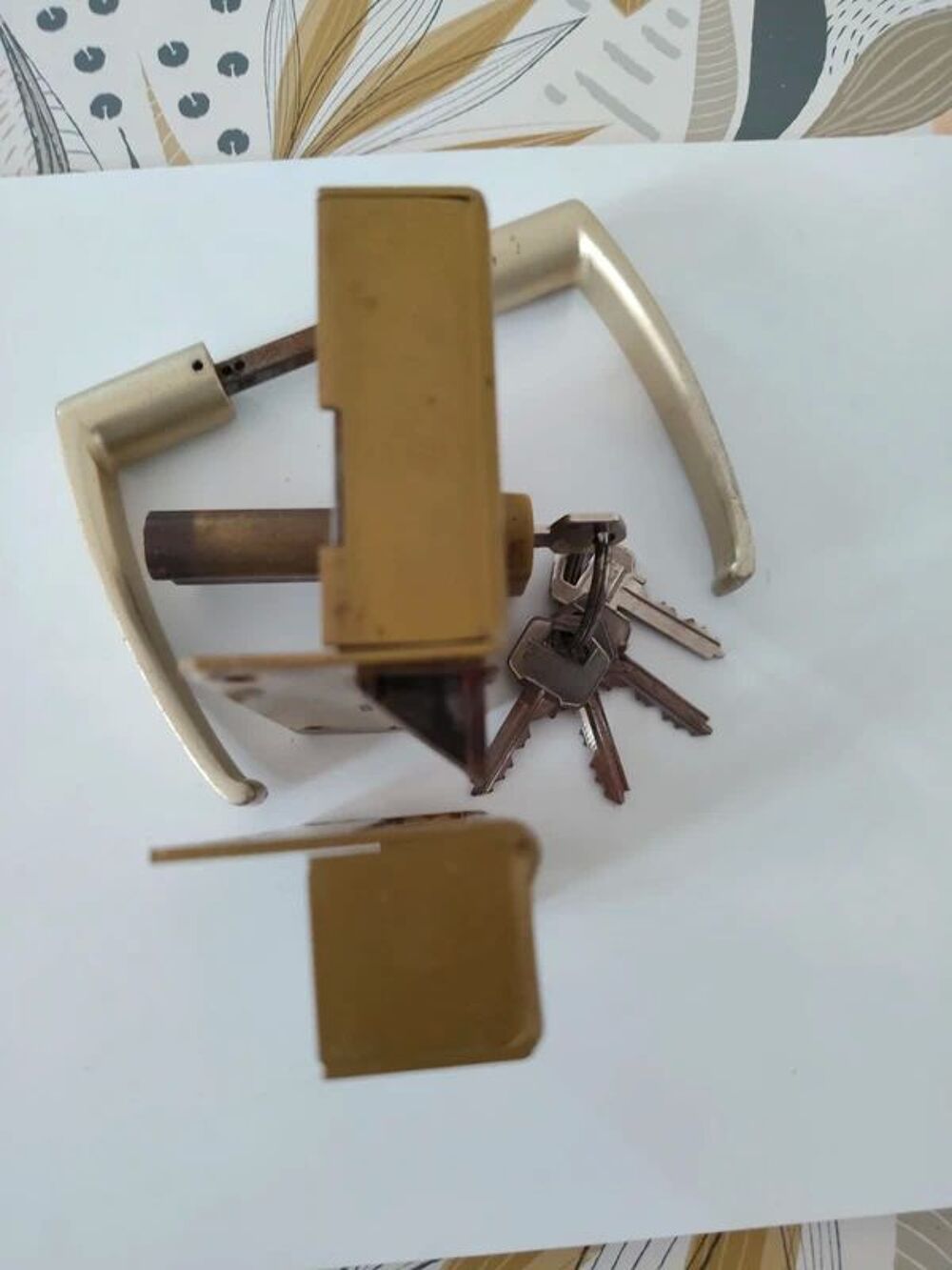 Serrure avec 5 cl&eacute;s + poign&eacute;es Bricolage