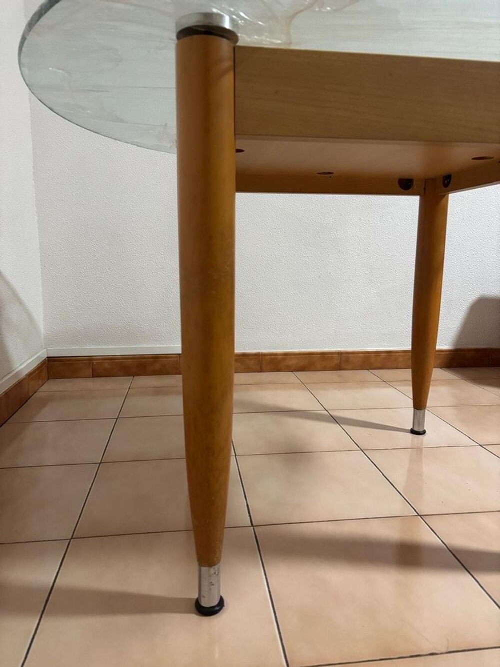 Table &agrave; manger 110 cm, dessus en verre &eacute;pais, structure Bois, d&eacute;montable pour le transport Meubles