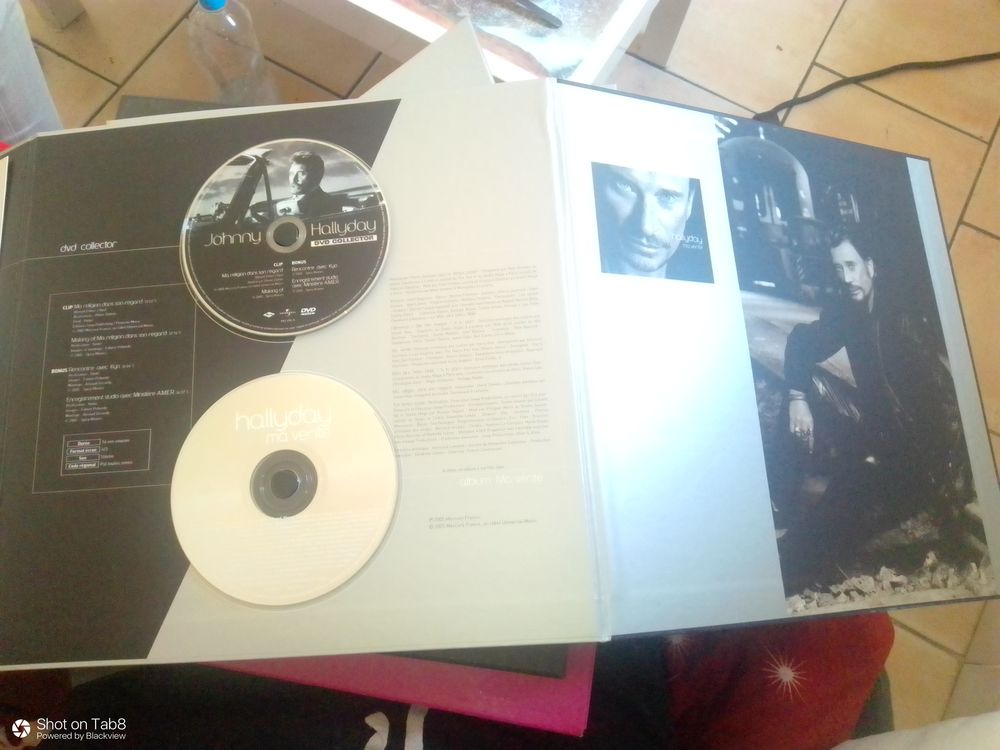 Cd Johnny Hallyday neuf jamais servi 2cd CD et vinyles