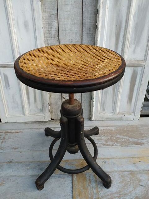 Ancien Tabouret de Piano Cann� Thonet Bois Noirci
0 Loches (37)
