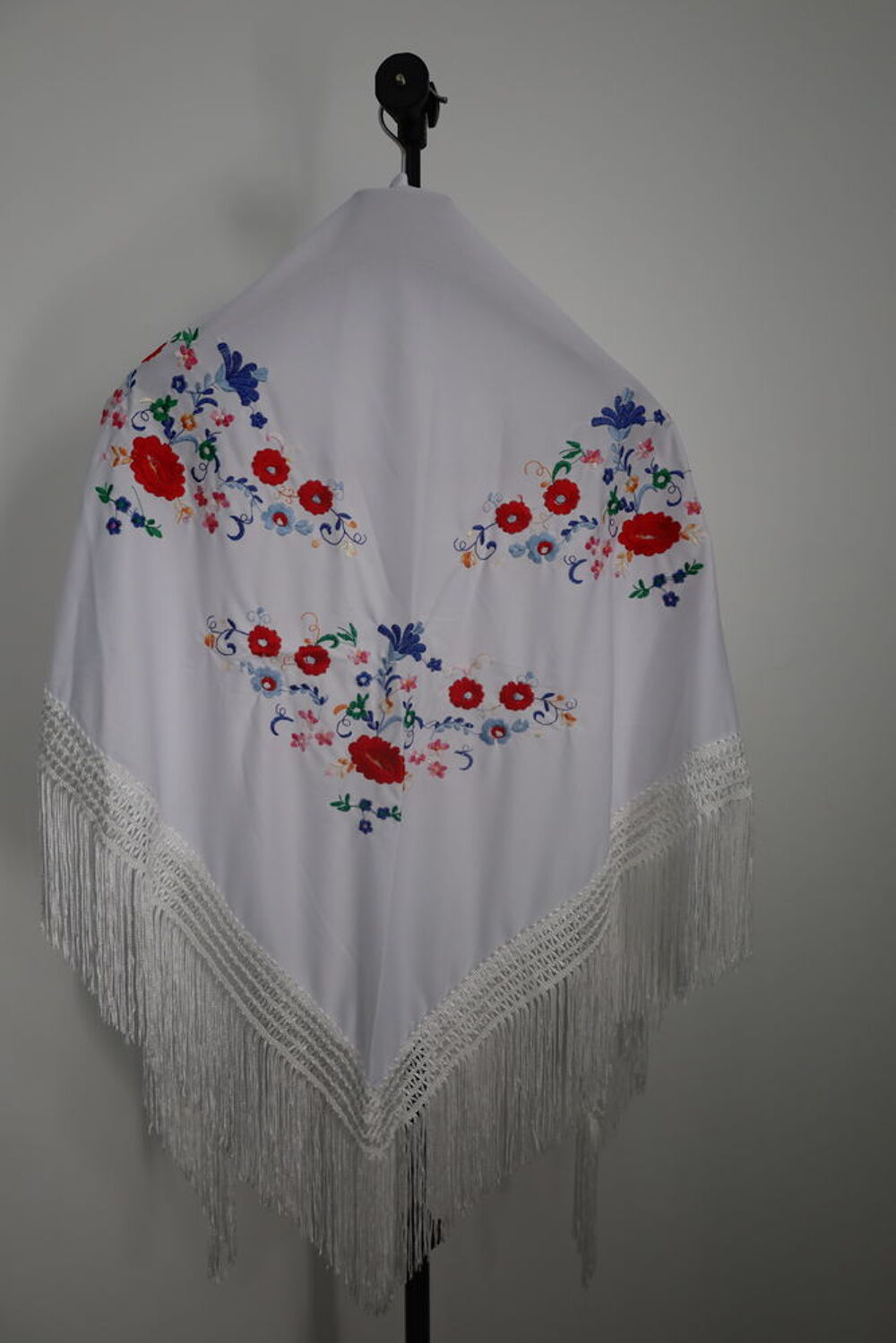 Ch&acirc;le Espagnol Multicouleur Blanc Vêtements