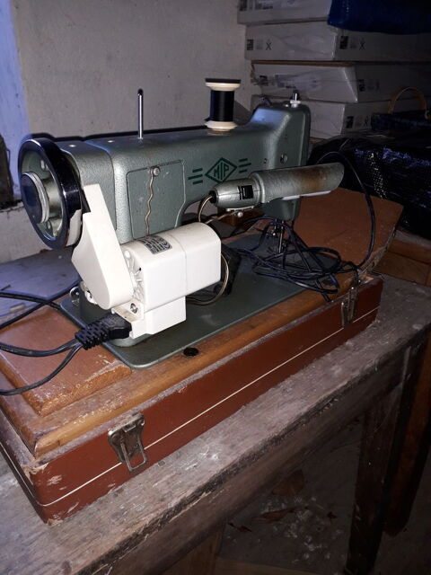 machine � coudre MIP 20 Montlu�on (03)