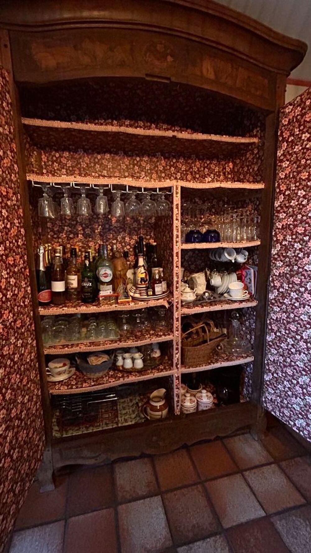 une belle armoire ancienne Meubles