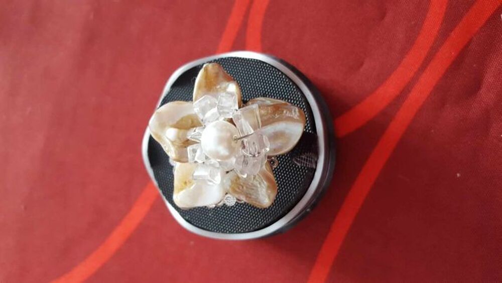 Bague neuve artisanale nacr&eacute;e, r&eacute;glable fleur perle N&deg; 1297 Bijoux et montres