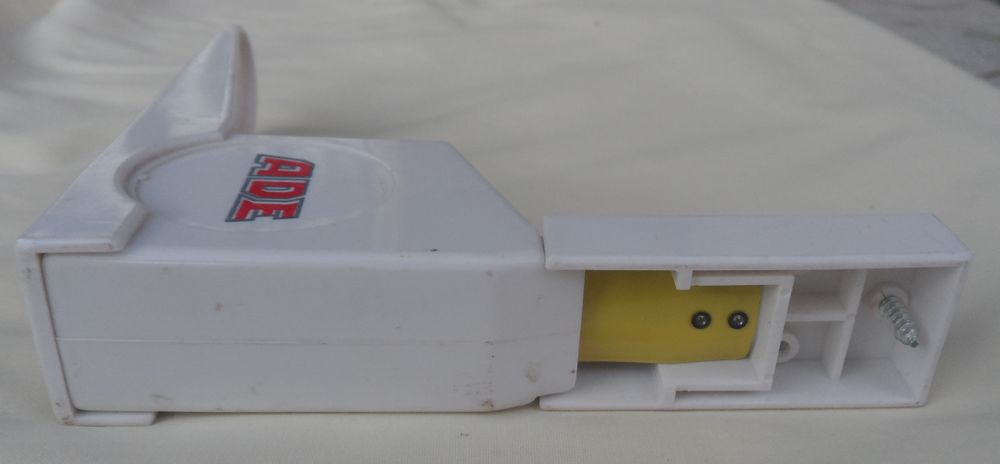 Toise m&eacute;canique murale marque ADE tr&egrave;s peu servie
vas &agrave; 2m20 Bricolage