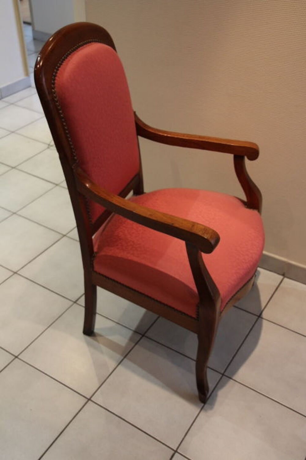 deux anciens fauteuils en bois es tissus tr&egrave;s bon &eacute;tat Meubles
