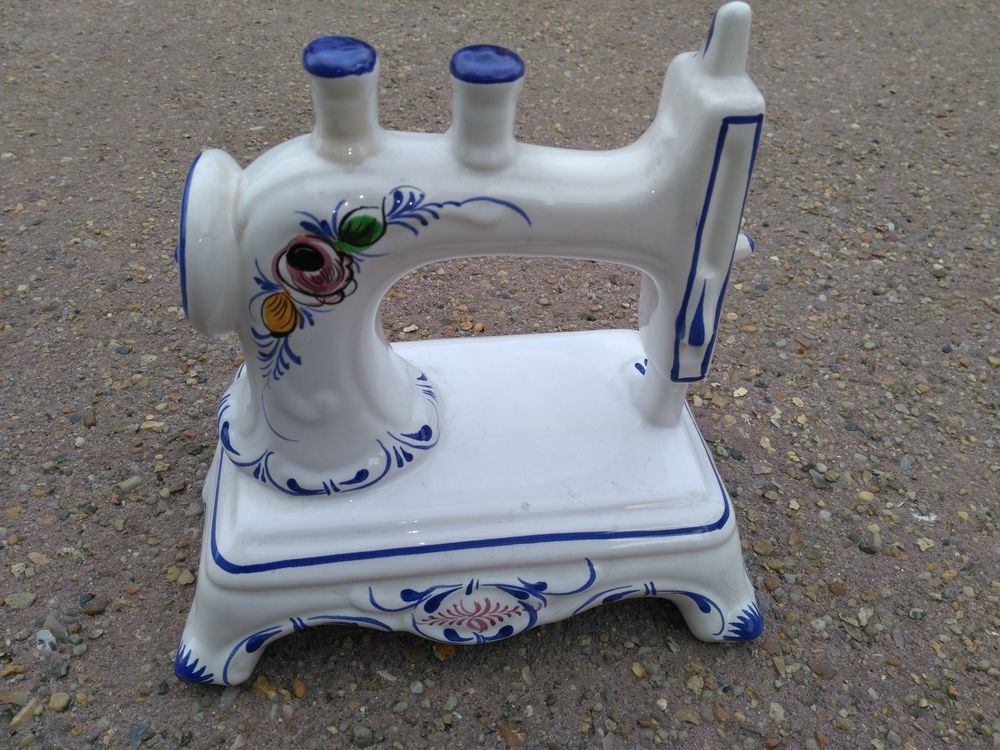Petite machine &agrave; coudre en fa&iuml;ence Décoration