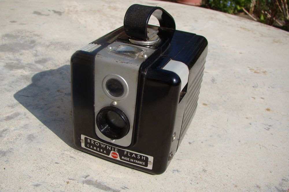 Ancien appareil photo Brownie flash KODAK - ann&eacute;es 1950 Photos/Video/TV