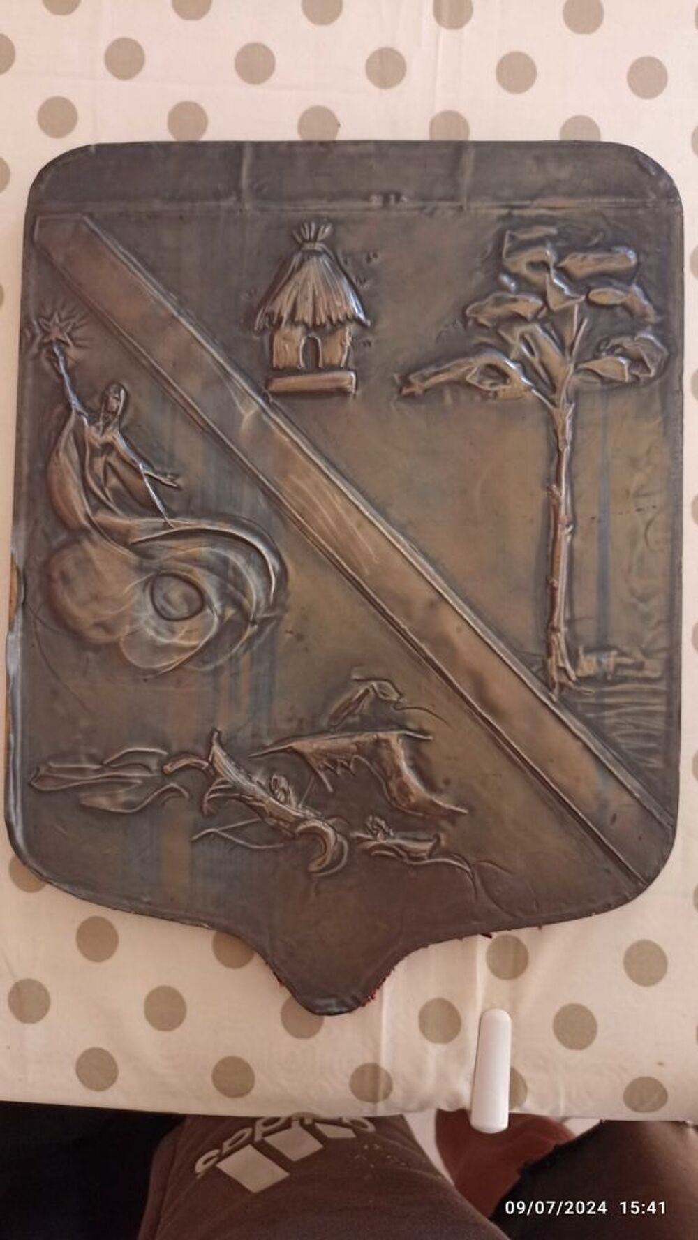 ancienne plaque murale d'&eacute;poque en feuille d' &eacute;tain 