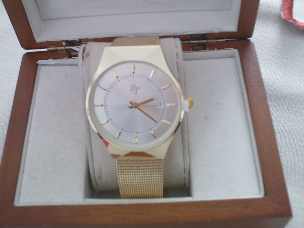 Montre milanaise heure date neuve N&deg;1132 Bijoux et montres