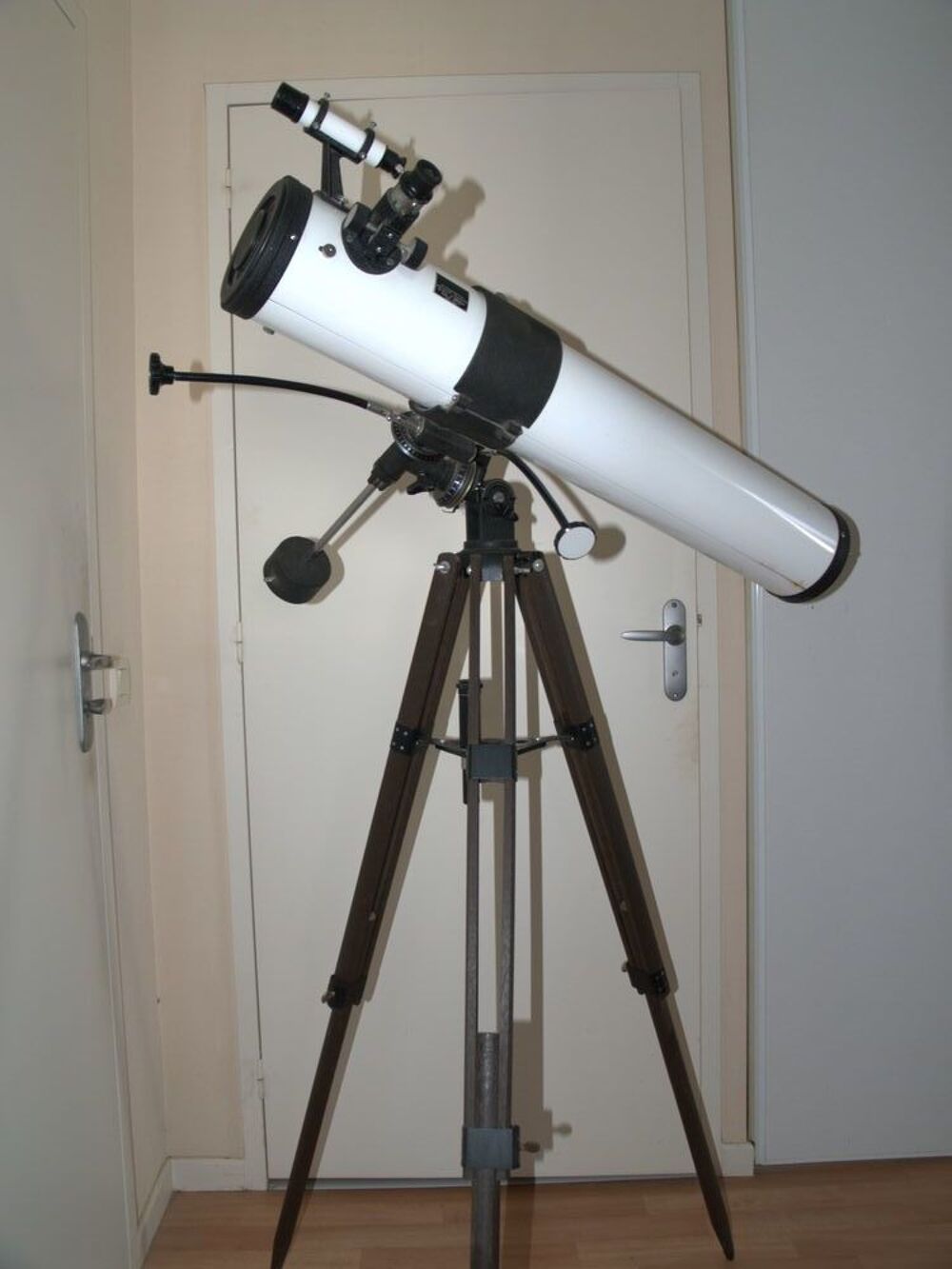 t&eacute;l&eacute;scope D=4 1/2 F=900
MADE IN JAPAN 