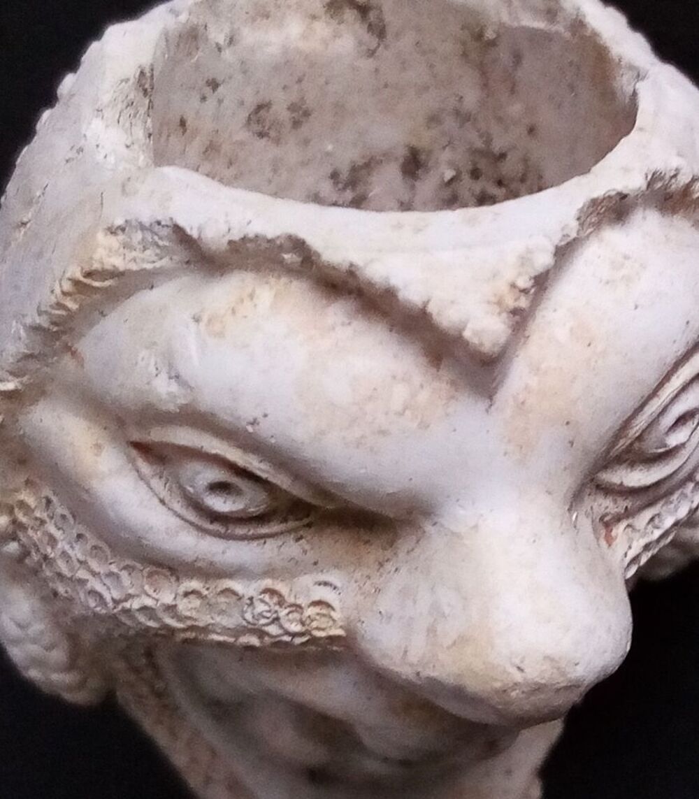 T&ecirc;te de pipe, th&egrave;me : diable 
