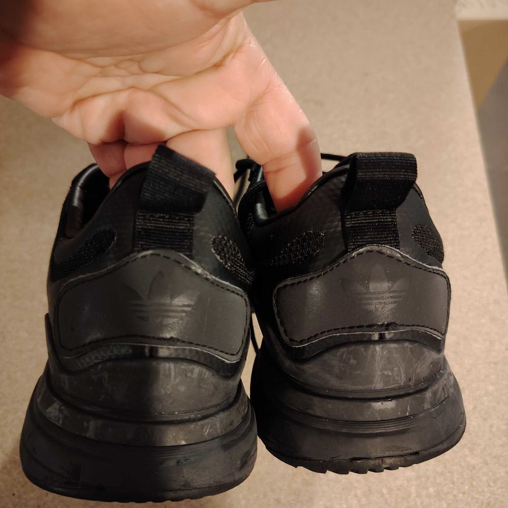 baskets noires adidas Sports